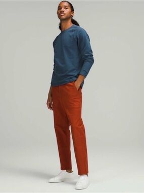 Lululemon Bowline Pant Utilitech in Aztec
Brick. Size XL. NWT